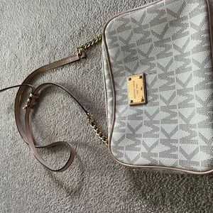 Michael lot crossbody